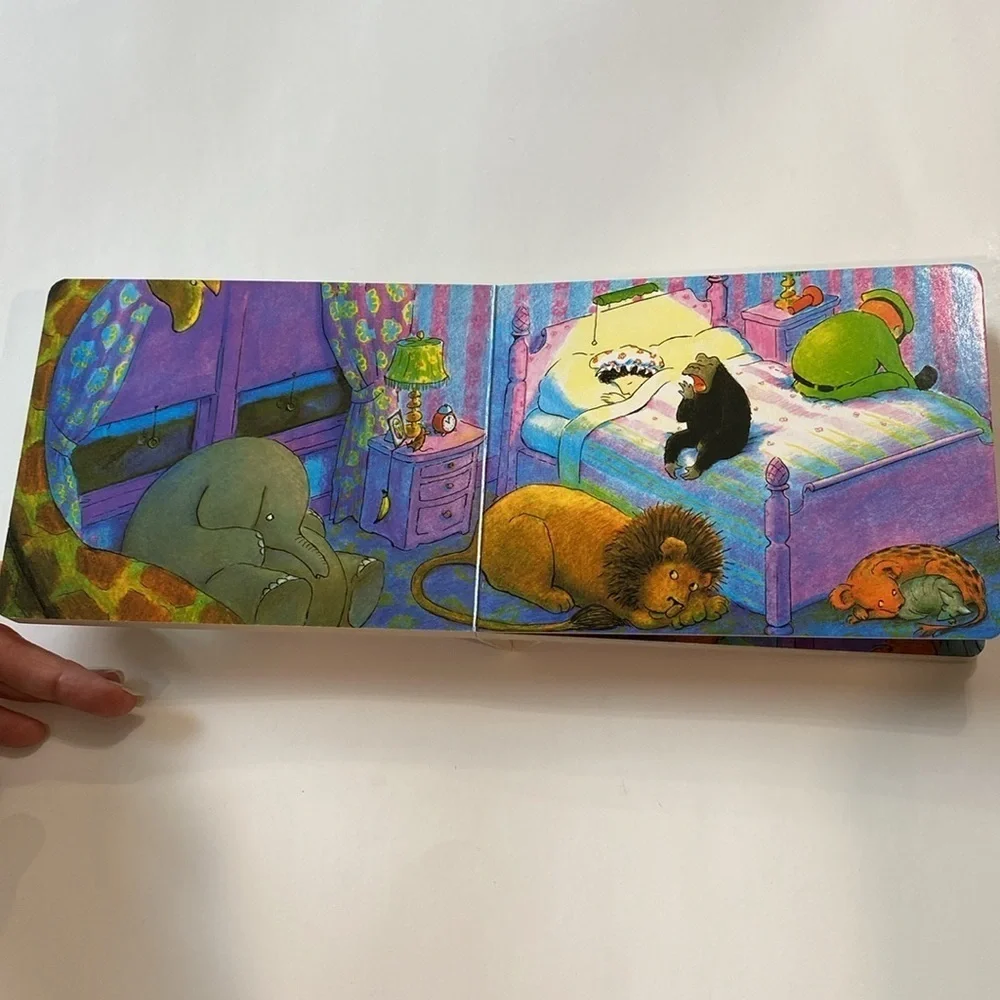 2for$10 Good night, Gorilla Book - Picture 3 of 5